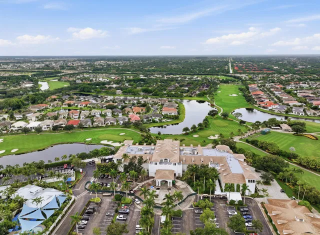 Woodfield Country Club Residence photo 56