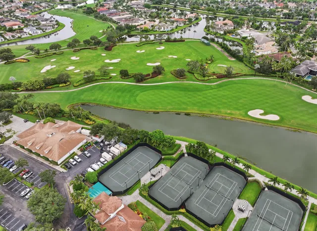 Woodfield Country Club Residence photo 57