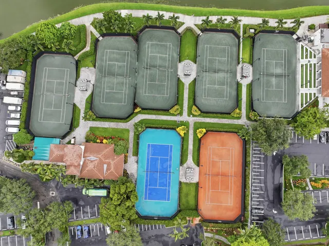 Woodfield Country Club Residence photo 58