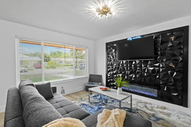 Residence photo 9
