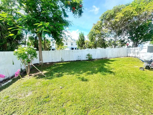 Residence photo 2