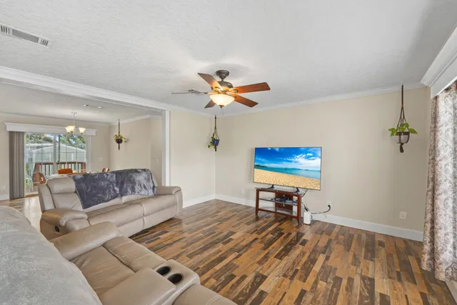 Residence photo 3