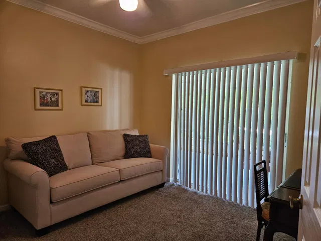Residence photo 12