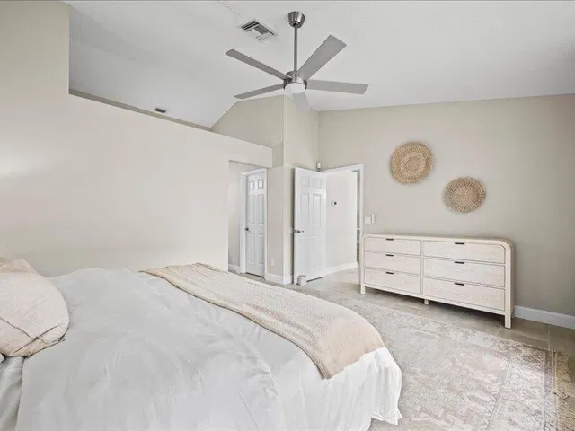 Residence photo 18