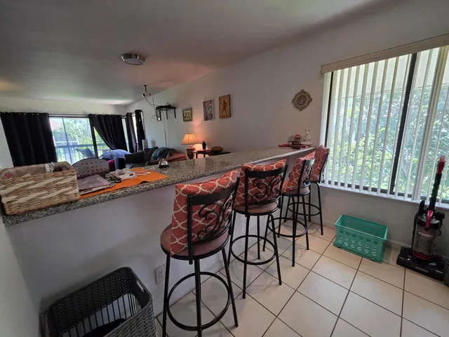 Unit 512 photo 9