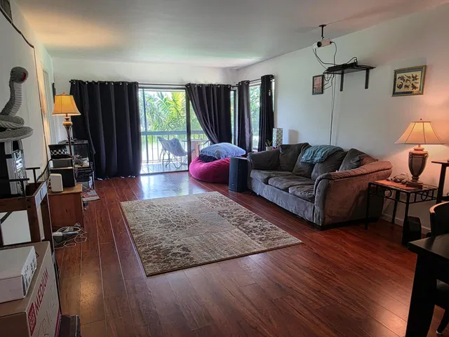 Unit 512 photo 10