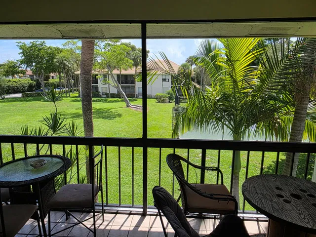 Unit 512 photo 21