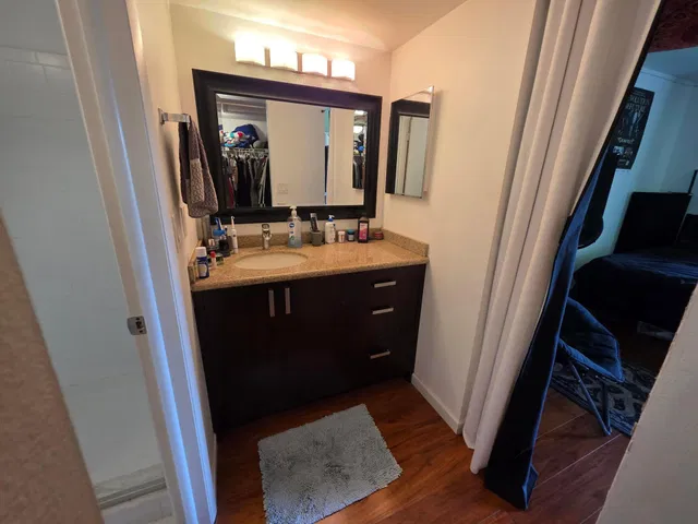 Unit 512 photo 25
