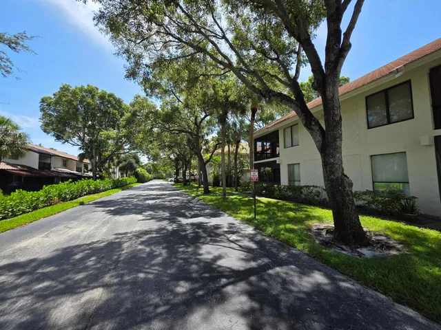 Unit 512 photo 32
