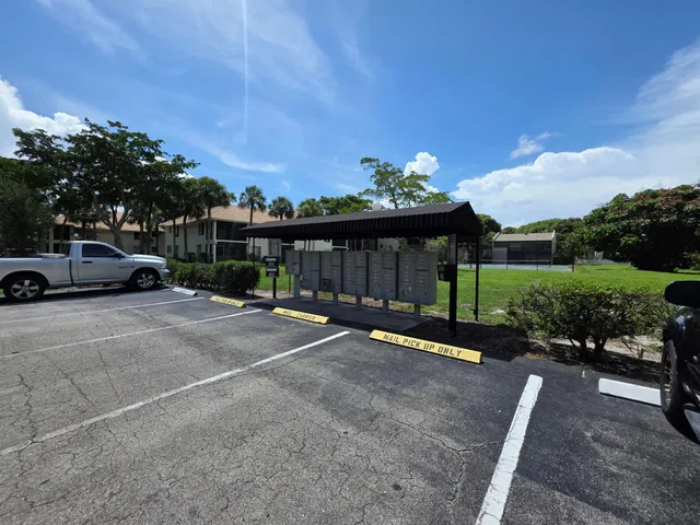 Unit 512 photo 34