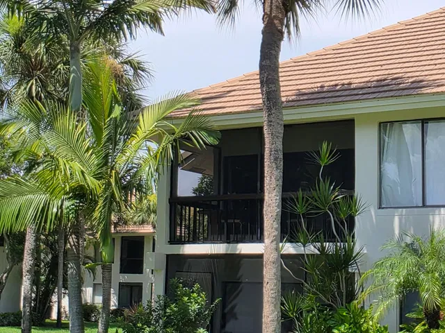 Unit 512 photo 36