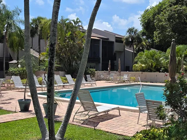 Unit 512 photo 38
