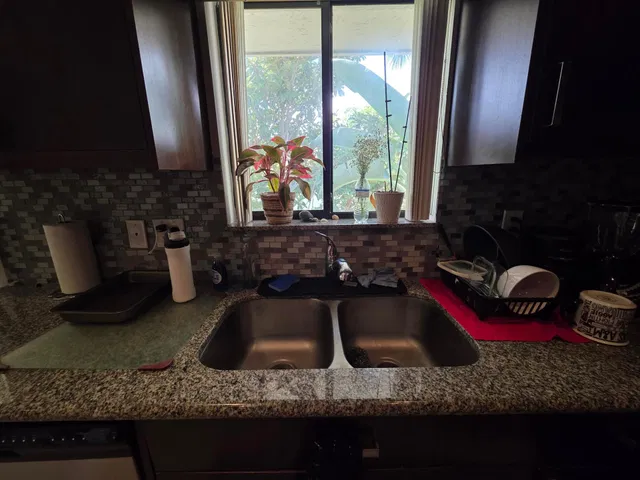 Unit 512 photo 44