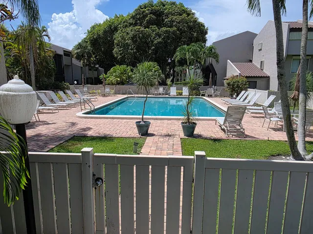 Unit 512 photo 57