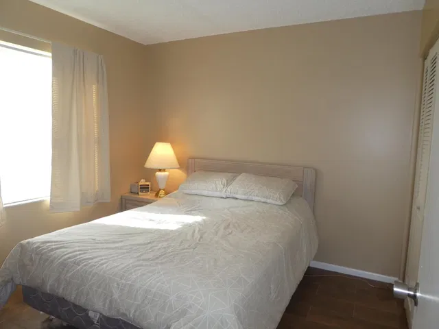 Unit 105 photo 5