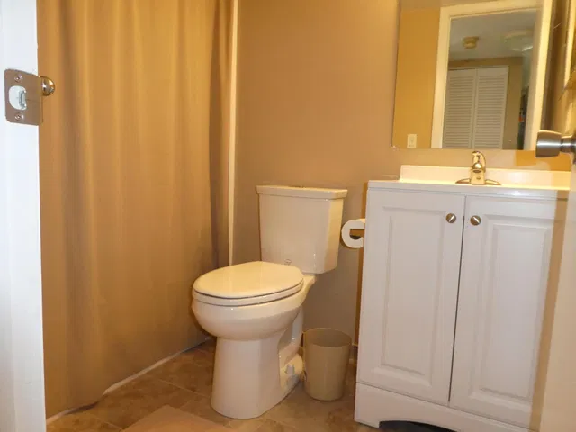 Unit 105 photo 6