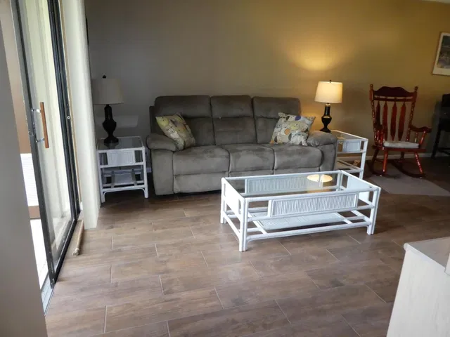 Unit 105 photo 8