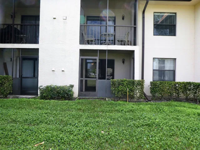 Unit 105 photo 14