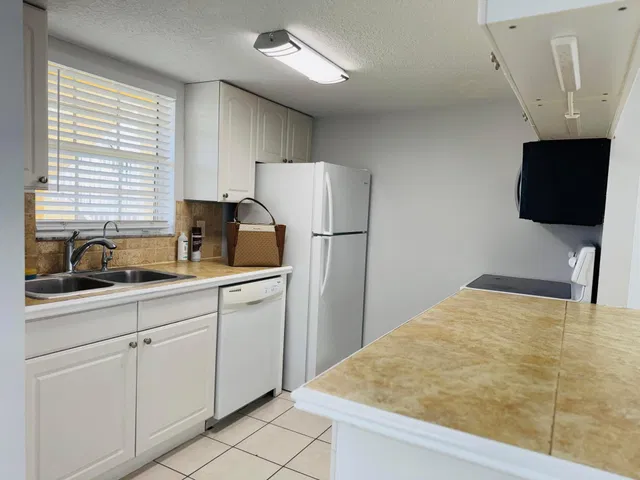 Unit H photo 5