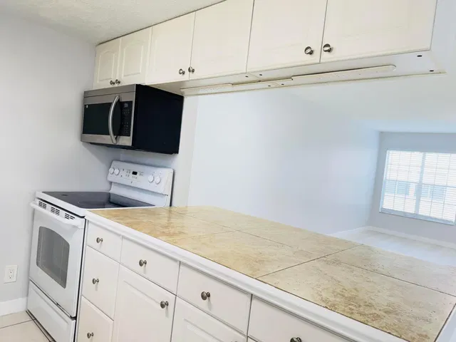 Unit H photo 9