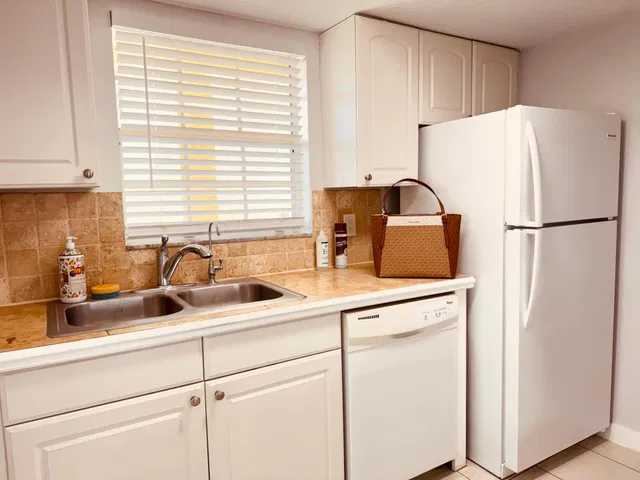 Unit H photo 13