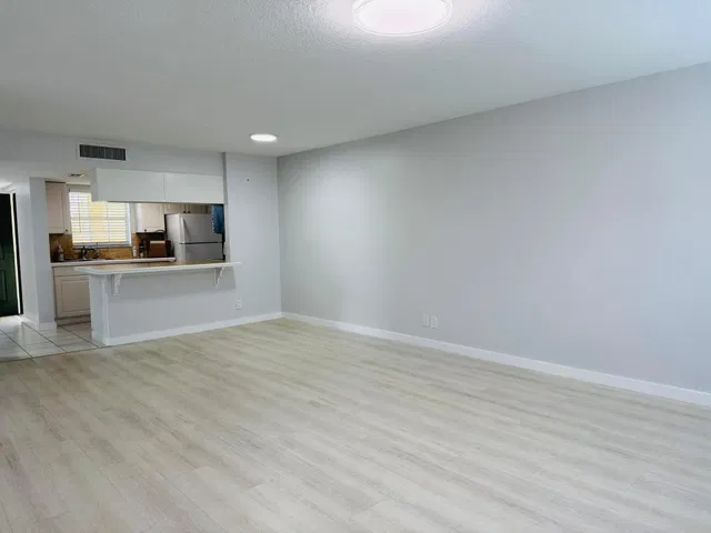Unit H photo 15
