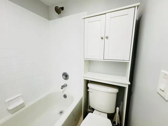 Unit H photo 19