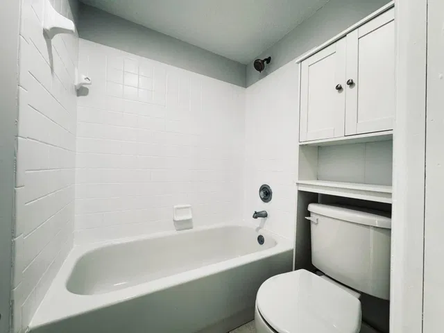 Unit H photo 21