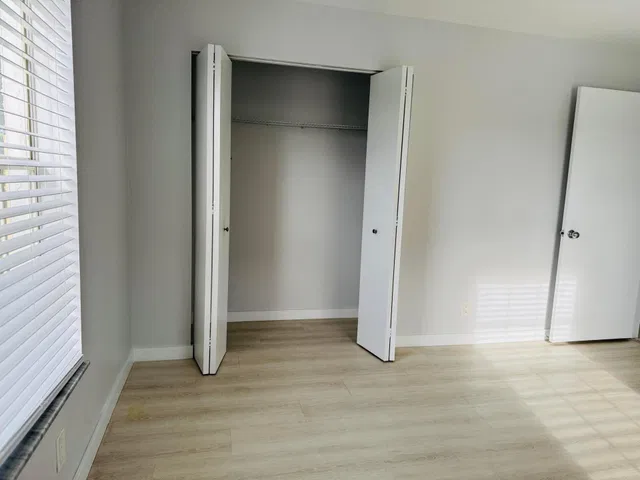 Unit H photo 41