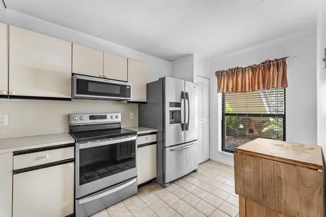 Residence photo 3