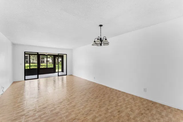 Residence photo 5