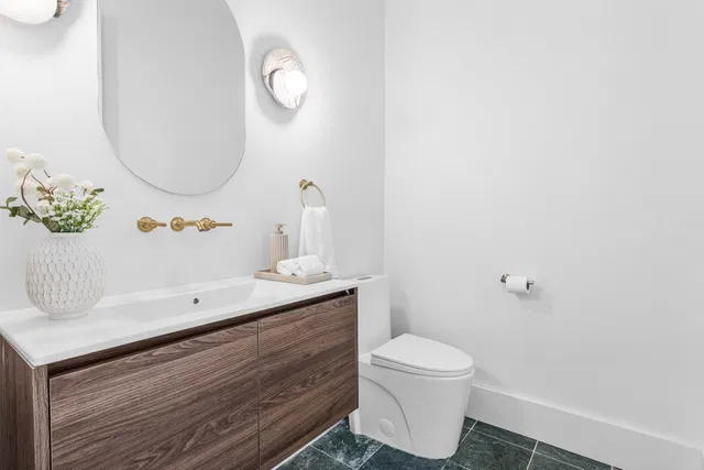 Seasons Residence photo 13