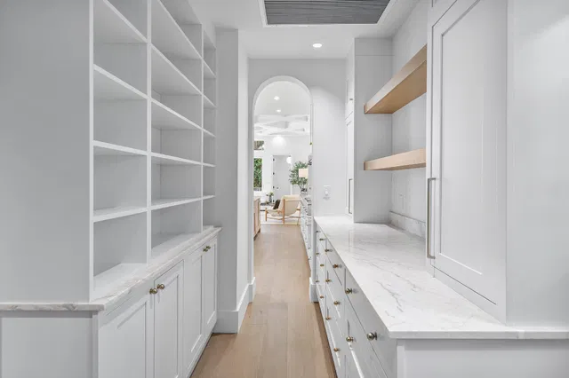 Seasons Residence photo 14