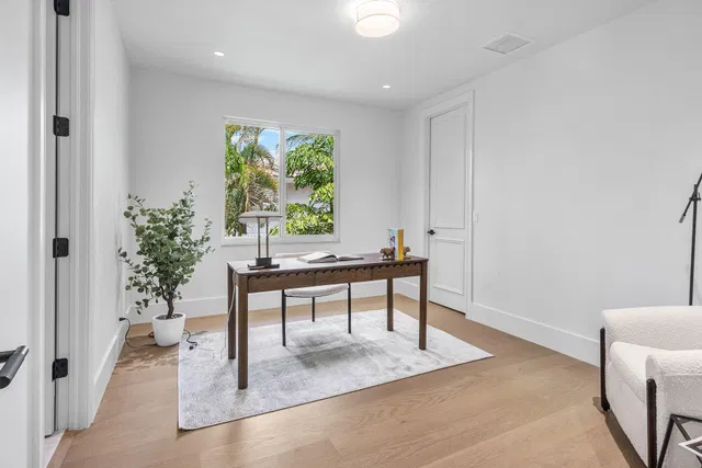 Seasons Residence photo 39