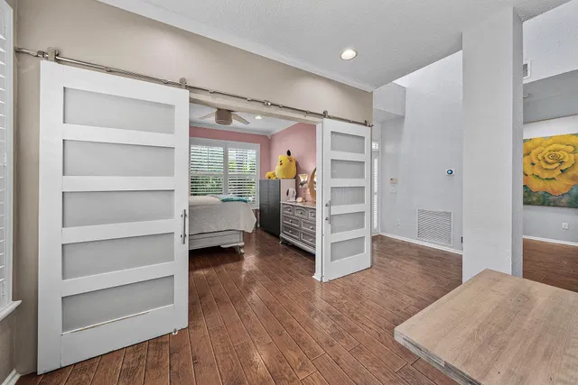 Residence photo 32