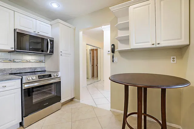Unit 152 photo 8