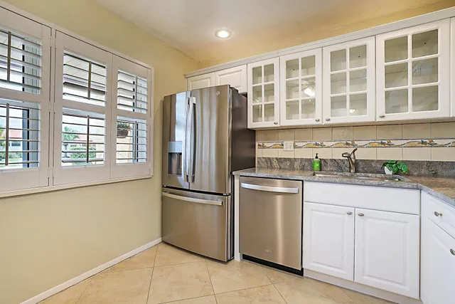 Unit 152 photo 9