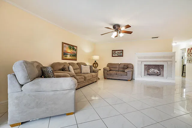 Unit 152 photo 16