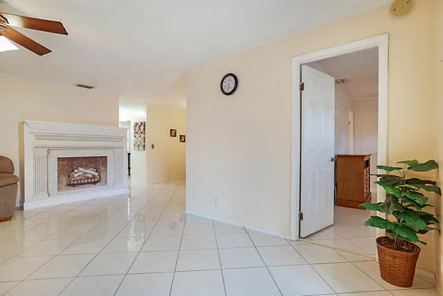 Unit 152 photo 18