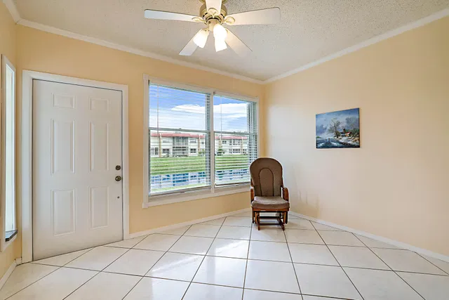 Unit 152 photo 20