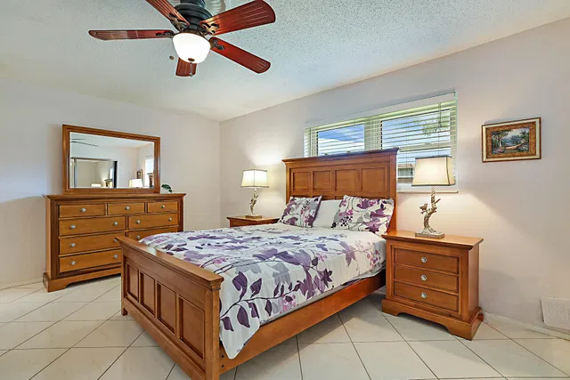 Unit 152 photo 23