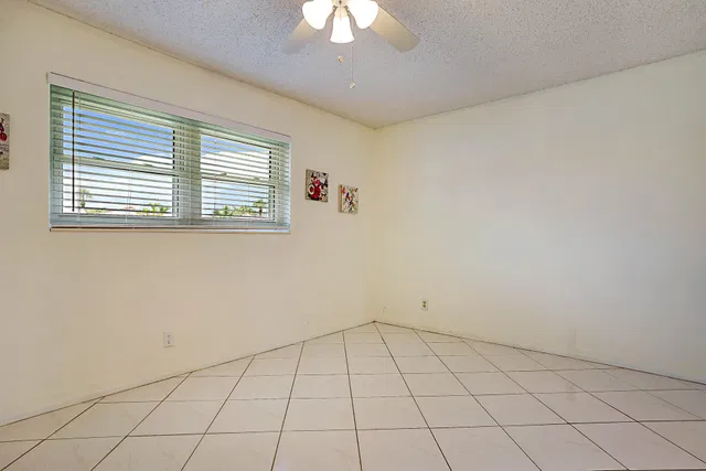 Unit 152 photo 27