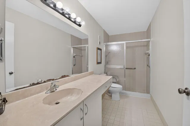 Unit C photo 23