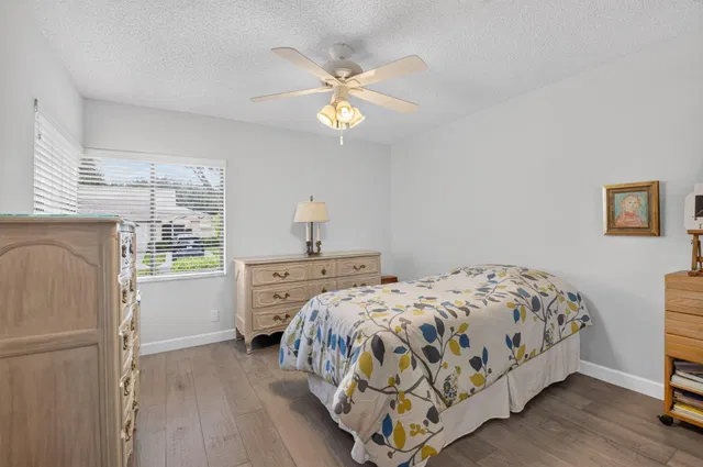 Unit C photo 24