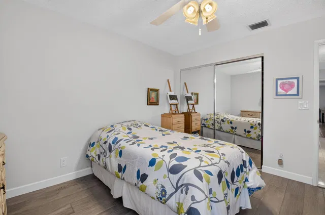 Unit C photo 25