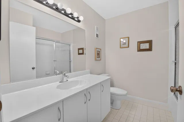 Unit C photo 26