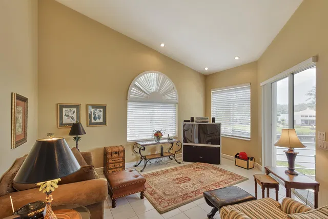 Admirals Cove Residence photo 9