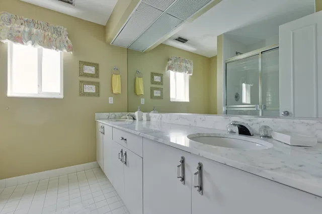 Admirals Cove Residence photo 16
