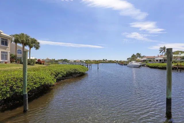 Admirals Cove Residence photo 21