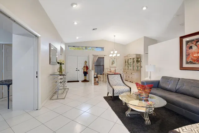 Residence photo 3